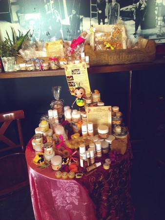 Τα φυτικά καλλυντικά ...δια χειρός Ηλέκτρας, θα βρίσκονται εκεί για να τα δοκιμάσετε και να τα γνωρίσετε από κοντά... Θέατρο ΠΕΡΙΑΚΤΟΙ Καραολή και Δημητρίου 5, Μαρκόπουλο (έναντι Δημοτικού Σχολείου)